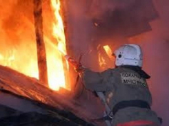 На улице Жукова в Морозовске произошел пожар