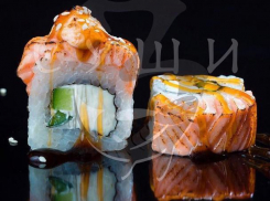 Живую музыку и обновленное меню с роллами подготовил LOFT к новогодним корпоративам