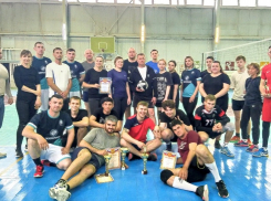 Победителем первенства Морозовского района по волейболу в честь Первомая стала команда «Ветераны»