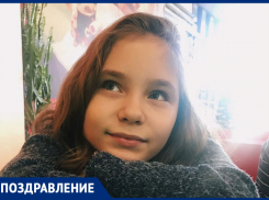 Марию Зубареву с 13-летием поздравили мама, сестра и дядя Сережа