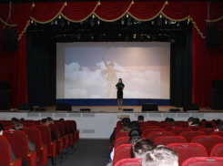 Кинокартину о героях Сталинградской битвы с участием морозовчан показали в РДК и школах района 