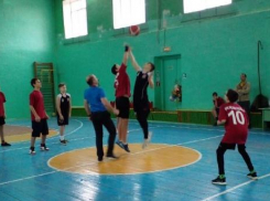 Юношеская команда Морозовского района по баскетболу выиграла у белокалитвенцев со счётом 47:19 