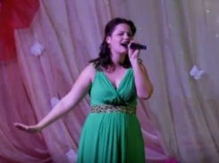 Мамы получили в подарок праздничный концерт в Доме офицеров Морозовска