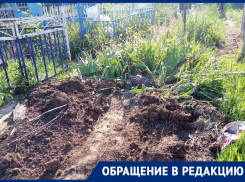 Оригинальный способ уборки кладбища в стиле «замели под коврик» возмутил морозовчан 