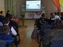 «За здоровый образ жизни!»: учеников школы №1 в Морозовске предупредили о последствиях от употребления наркотиков