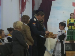 В казачьем полку прибыло: пятиклассников школы №6 в Морозовске торжественно приняли в казачата