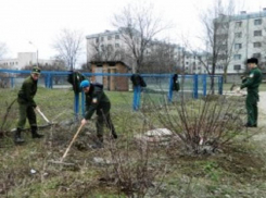Волонтерский отряд «Донская вольница» помог с уборкой в Центре социального обслуживания Морозовска