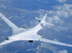 Новый самолет-ракетоносец Ту-160 получил имя знаменитого морозовчанина Петра Дейнекина 