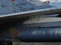 В Морозовске вандалы разрисовали памятник самолет Су-24