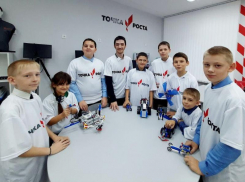 Ученики школы №4 в Морозовске представили своих роботов, над сборкой которых они трудились три месяца