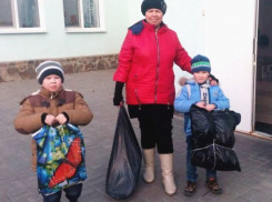 Двойняшки Никита и Саша установили рекорд своего детского сада по сбору макулатуры в Морозовске