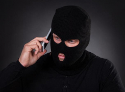 Мобильный мошенник представился попавшим в беду другом морозовчанина и выпросил у него 30 000 рублей