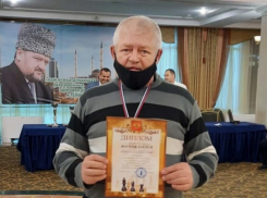 Александр Воробьев из Морозовска стал лучшим среди ветеранов в областном этапе гран-при России по быстрым шахматам