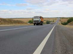 Ремонт дороги на подъезде в Морозовск наконец завершился