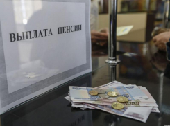 Пенсии и социальные выплаты выдадут немного раньше