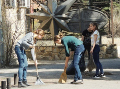 Письмо в редакцию: Ученики лицея №1 привели в порядок железнодорожный парк и порадовали ветеранов в Морозовске