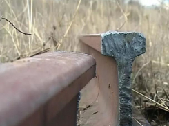 Сдавшего старые рельсы на металлолом бывшего линейного полицейского осудили в Морозовске
