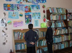 Детский отдел имени Крупской в Морозовске встречает своих читателей нарядным оформлением и книжной выставкой