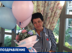 Ларису Калмыкову поздравили с Днем рождения неизвестный сосед и его супруга