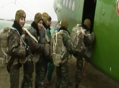 13 воспитанников кадетского корпуса смело прыгнули с высоты 800 метров