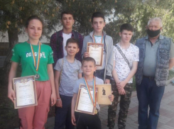 Золотые и серебрянные медали привезли морозовчане с белокаливинского детского шахматного турнира