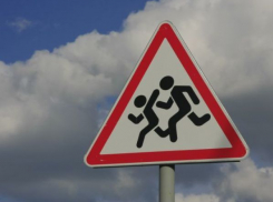 Морозовских родителей попросили напомнить детям, как вести себя на дороге во время каникул