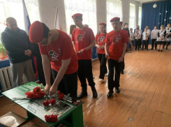 «Он играл на гитаре в окопах»: в Вознесенской школе открыли Парту Героя в память о бойце СВО