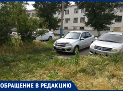 Подъехать ко дворам невозможно, - морозовчанка об автомобилях военнослужащих на улице Ворошилова