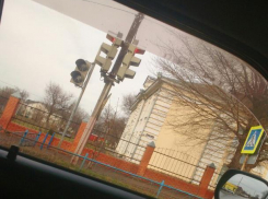 Вопрос-ответ: Что случилось с пешеходной секцией светофора на пересечении Ворошилова-Кирова в Морозовске?