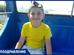 Максима Патрасиенко с Днем рождения поздравили родители и сестра