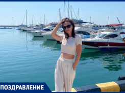Кристину Андреевну Осипцову  с Днем рождения поздравили родители, муж, брат и сестра