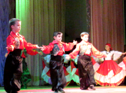 Цыганский танец коллектива «Парнас» в Морозовске впервые попал на видео