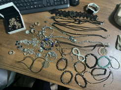 Дерзкая кража ювелирных украшений и смарт-часов на 100 тысяч раскрыта в Морозовском районе