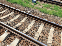 Защитное ограждение из колючей проволоки построят вдоль железной дороги в Морозовске