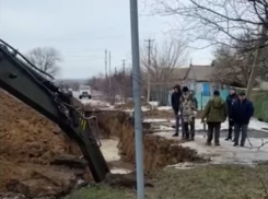 Контроль по устранению порыва канализации в Морозовске взяли на себя главы районной и городской администраций 