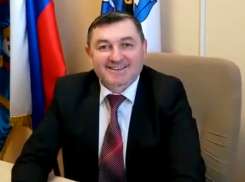 Эдуард Мартазинов песней поздравил морозовчанок с 8 марта
