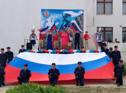 Концерт и автопробег прошли в День флага России в Морозовске