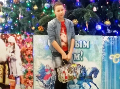 Три девочки из Морозовска побывали на губернаторской елке