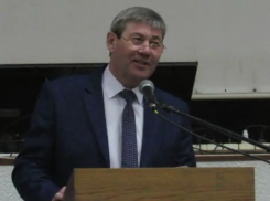 Если дадут деньги на дорогу, ливневку от Калинина до улицы Ворошилова мы выполним за свой счет, - заявил глава Морозовска