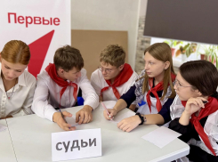 В Морозовске школьники устроили интеллектуальные баттлы на дебатах