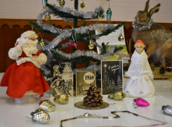 Советские новогодние открытки и елочные игрушки морозовчанам показали на выставке в краеведческом музее