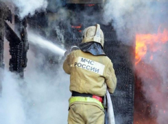 Хозяйственная постройка загорелась в хуторе Парамонов Морозовского района