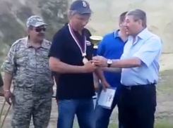 Награждение победителей стендовой стрельбы в честь Дня рождения Морозовска сняли на видео
