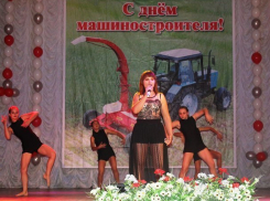 «Аурика» и артисты Дома культуры выступали для машиностроителей Морозовска