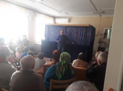 Прихожане волгодонской общины православных христиан посетили центр социальных услуг в Морозовске