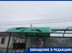 В Морозовске пожаловались на разрушенную остановку возле «Одиссеи»