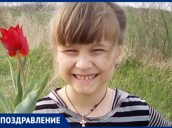 Виолетту Кареву с десятилетием поздравила крестная