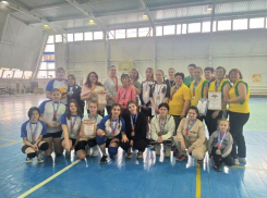 Спортсменки Грузиновского сельского поселения стали победителями первенства района по волейболу в Морозовске