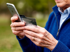 Почти полмиллиона рублей перевел мошенникам 66-летний житель Морозовского района 