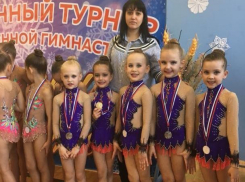 Второе и четвертое место: юные гимнастки достойно представили Морозовск на турнире «Снежинки Дона» 